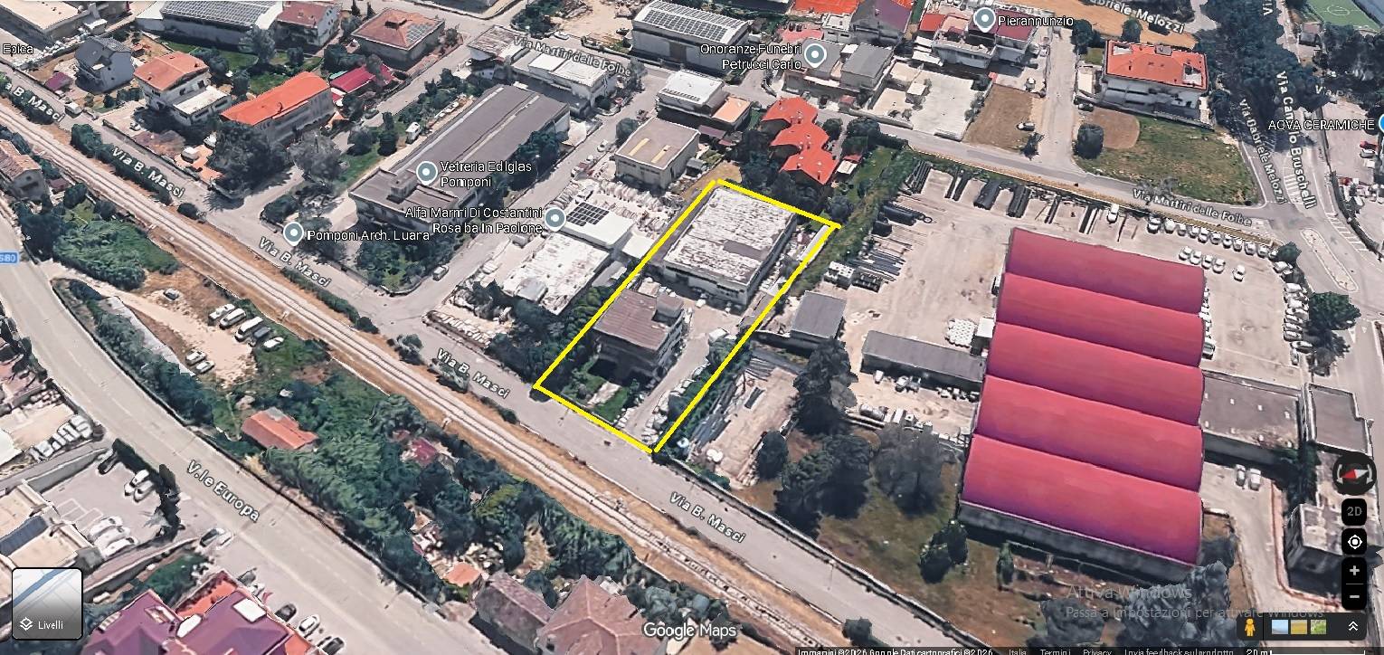 Locale commerciale in vendita a Teramo, Colleatterrato Basso