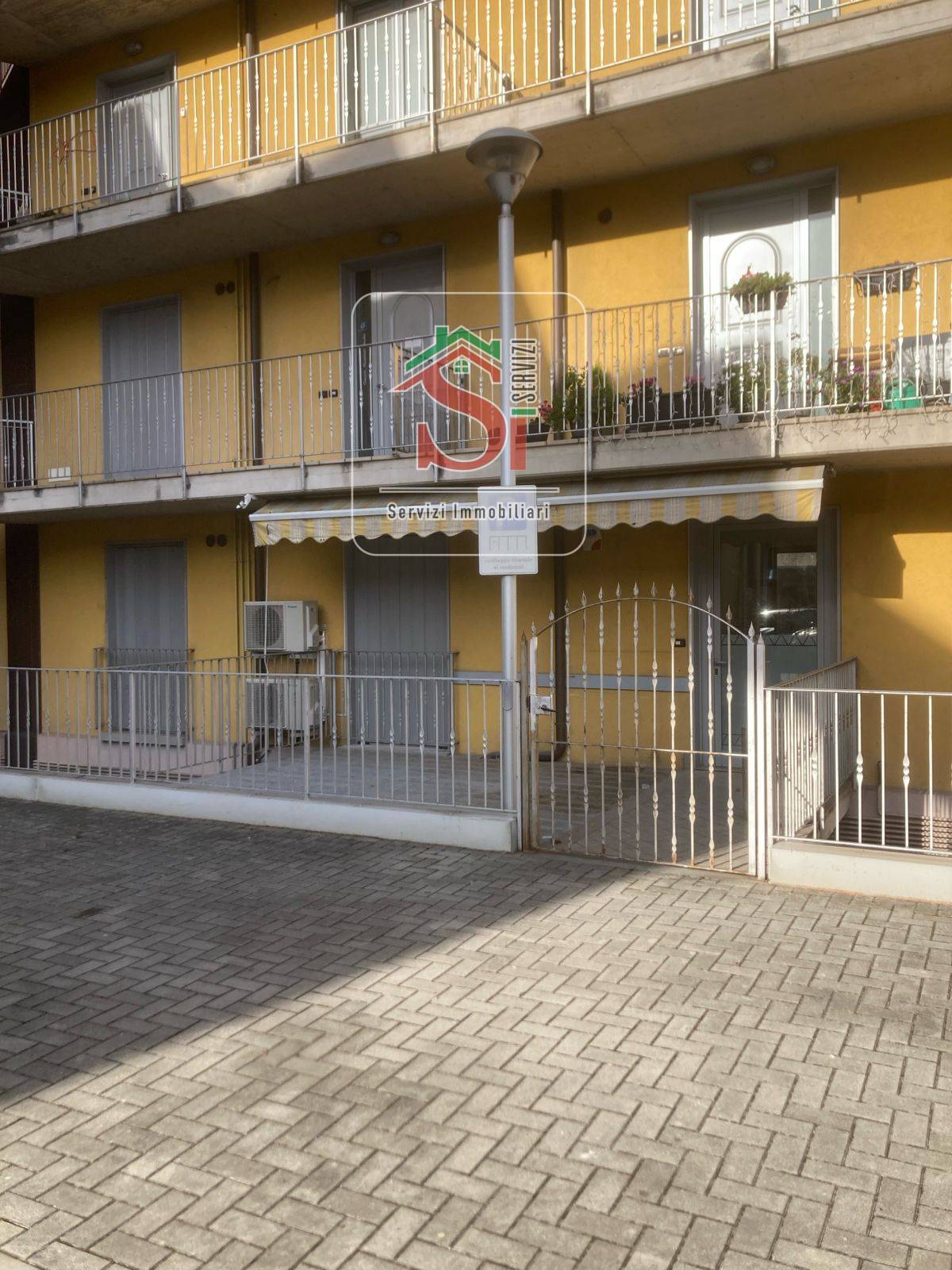 Locale commerciale in affitto a Villa d'Alm