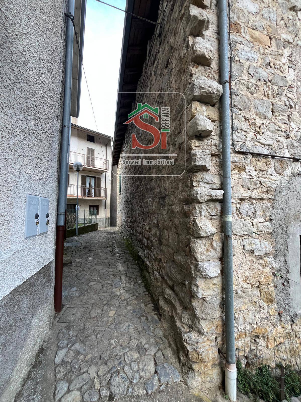 Rustico in vendita a Zogno, Poscante