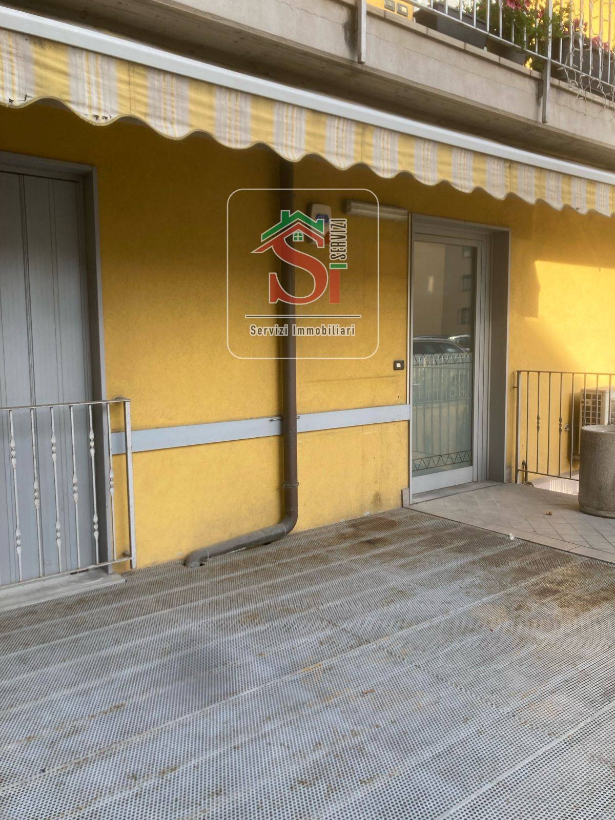 Locale commerciale in affitto a Villa d'Alm