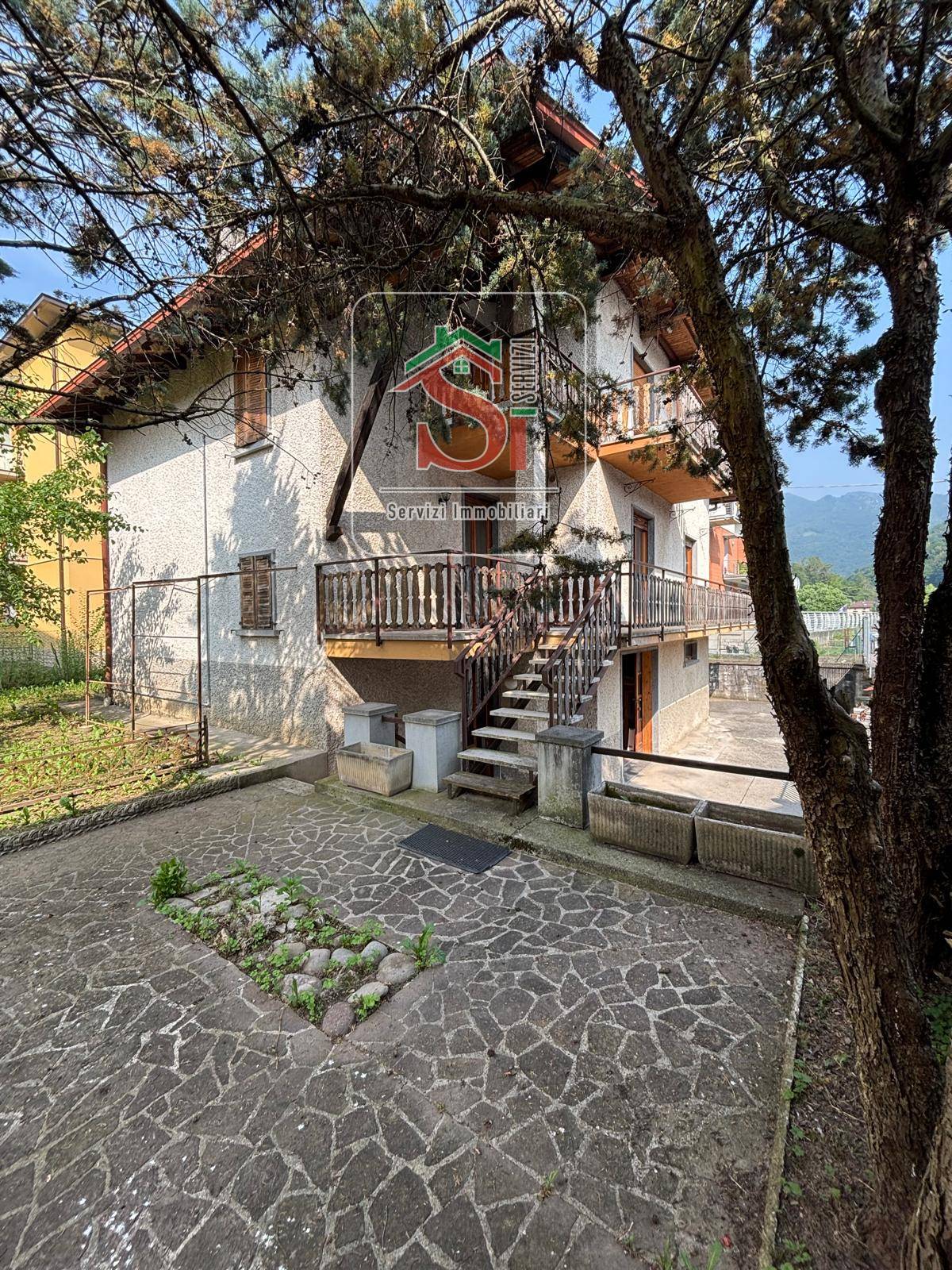 Casa singola in vendita a Zogno, Centrale