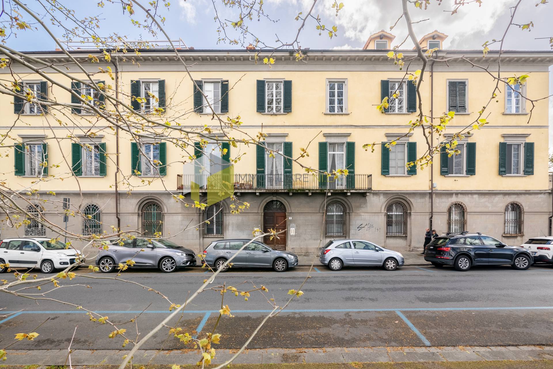 Appartamento con terrazzo, Pisa lungarni