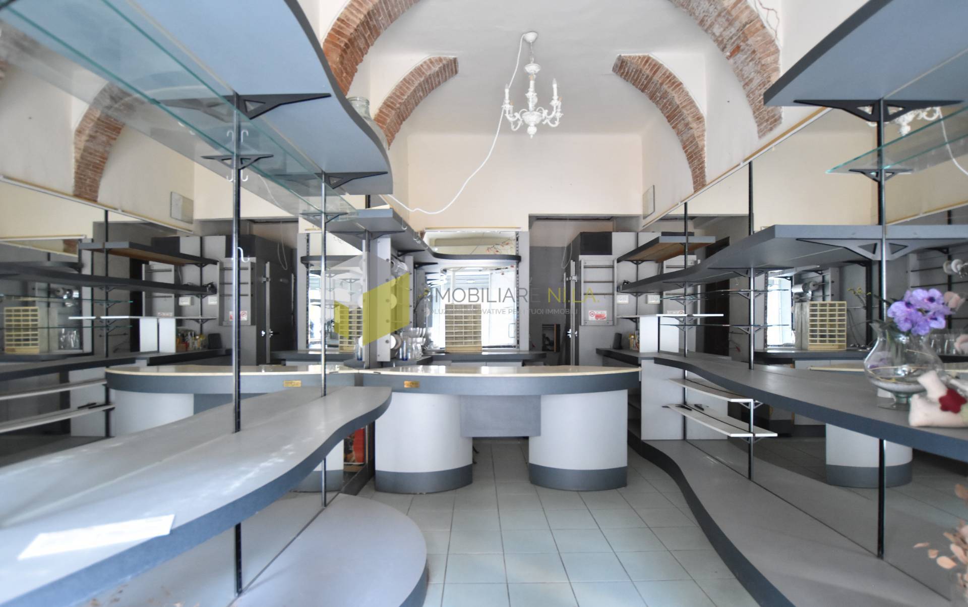 Locale commerciale in affitto a Pisa, Quartiere Santa Maria