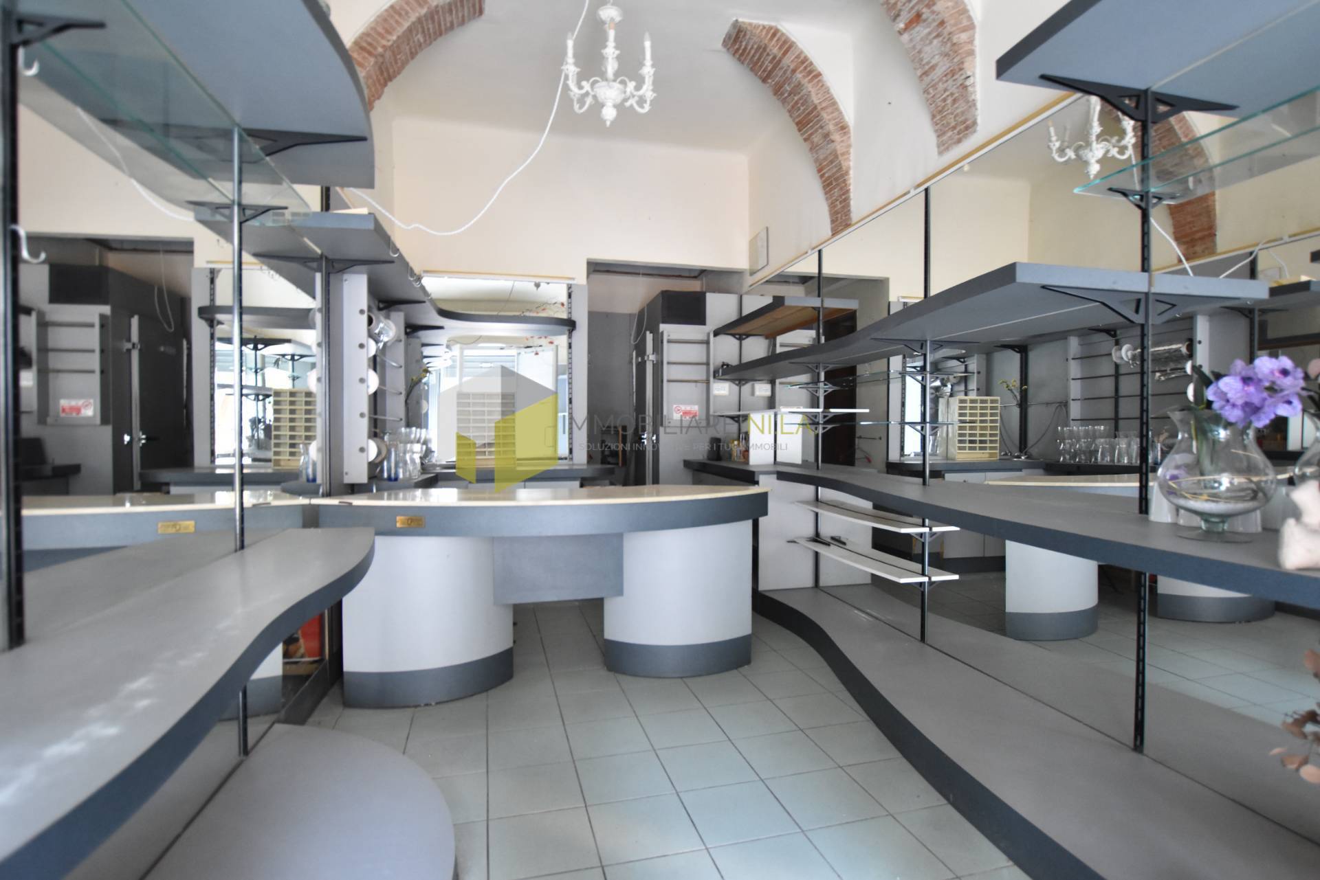 Locale commerciale in affitto a Pisa, Quartiere Santa Maria