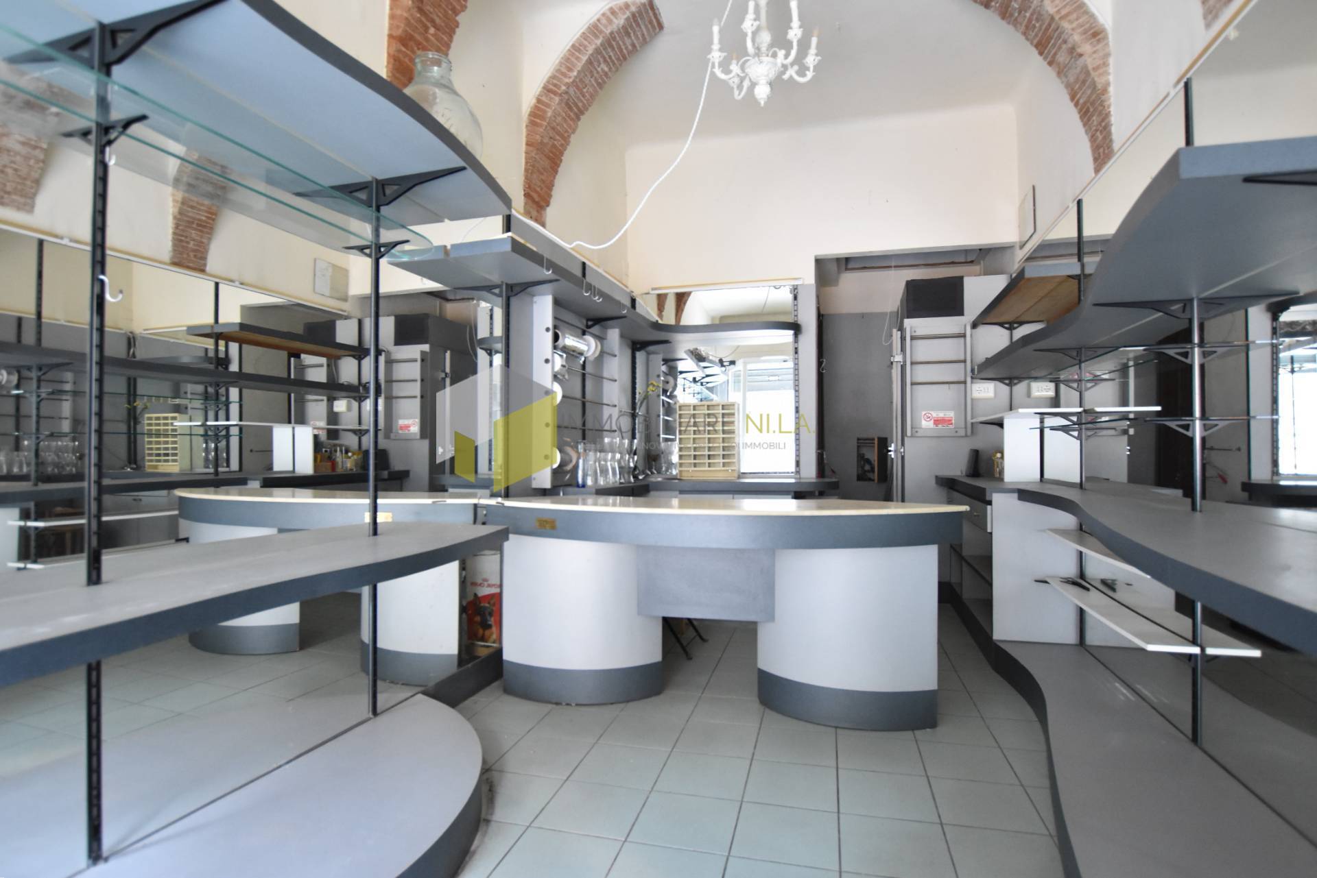 Locale commerciale in affitto a Pisa, Quartiere Santa Maria