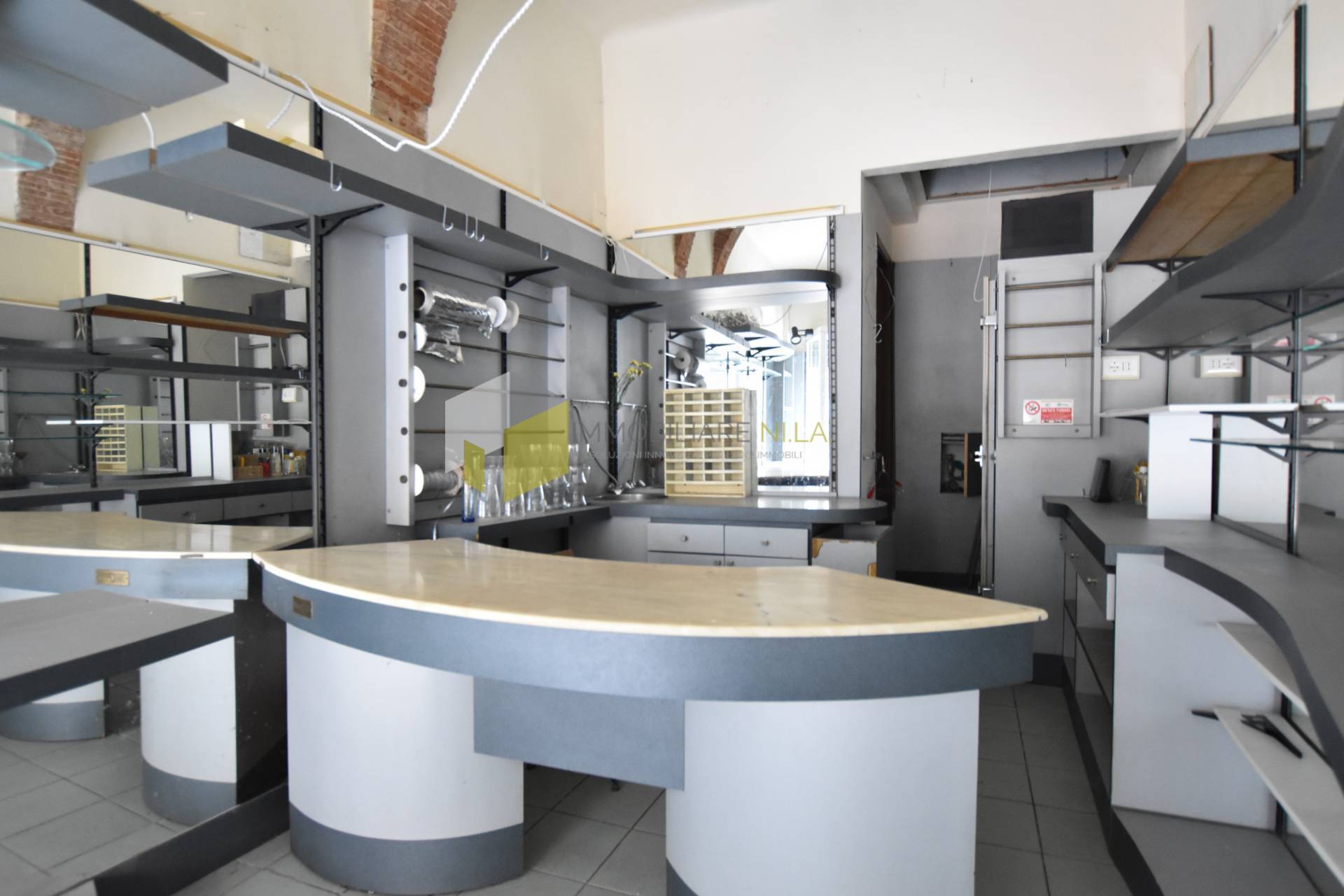 Locale commerciale in affitto a Pisa, Quartiere Santa Maria