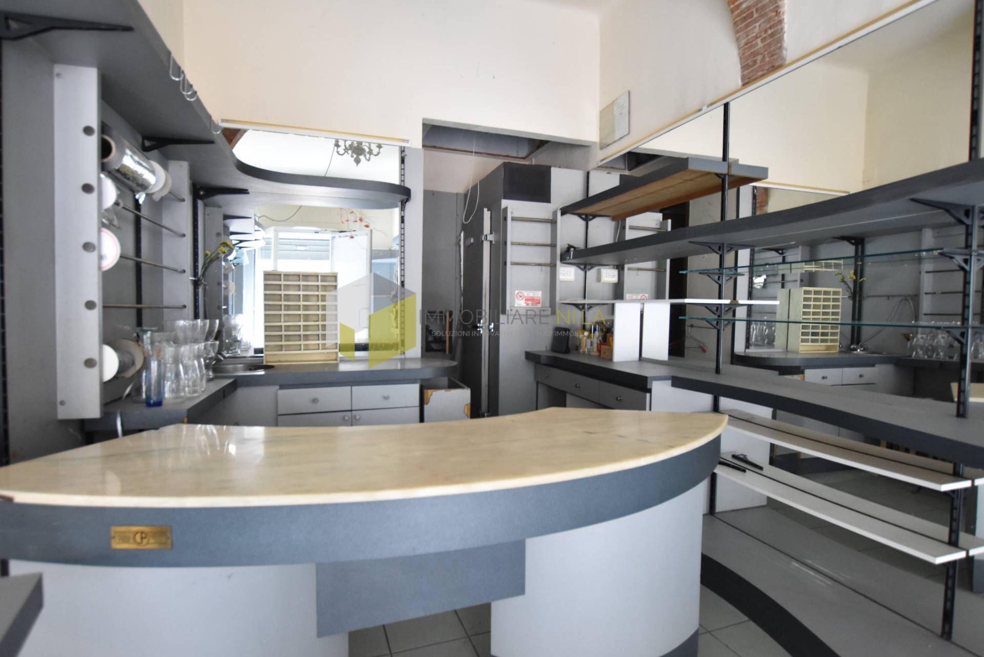 Locale commerciale in affitto a Pisa, Quartiere Santa Maria