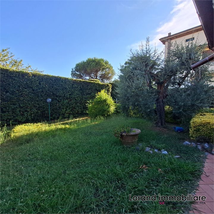 Casa indipendente in affitto a Cascina
