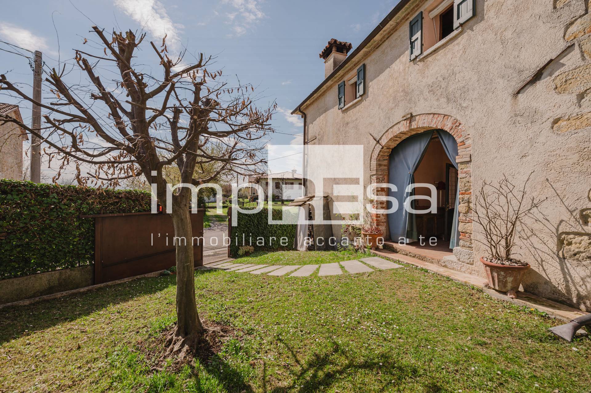 Rustico/Casale in vendita a Castelcucco