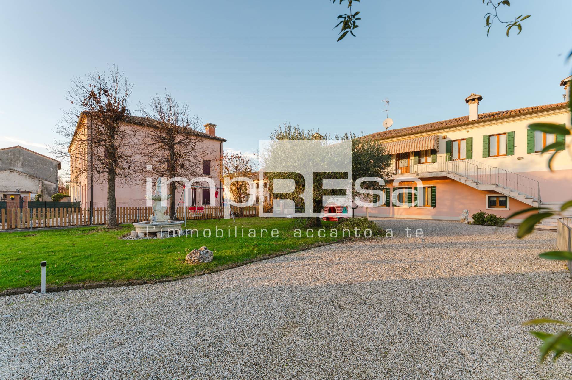Villa in vendita a Montebelluna, Caonada