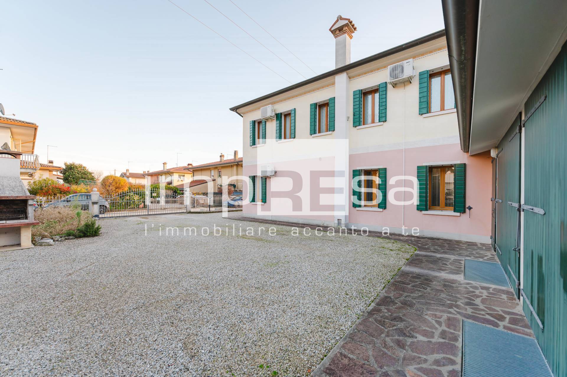 Villa in vendita a Montebelluna, Caonada