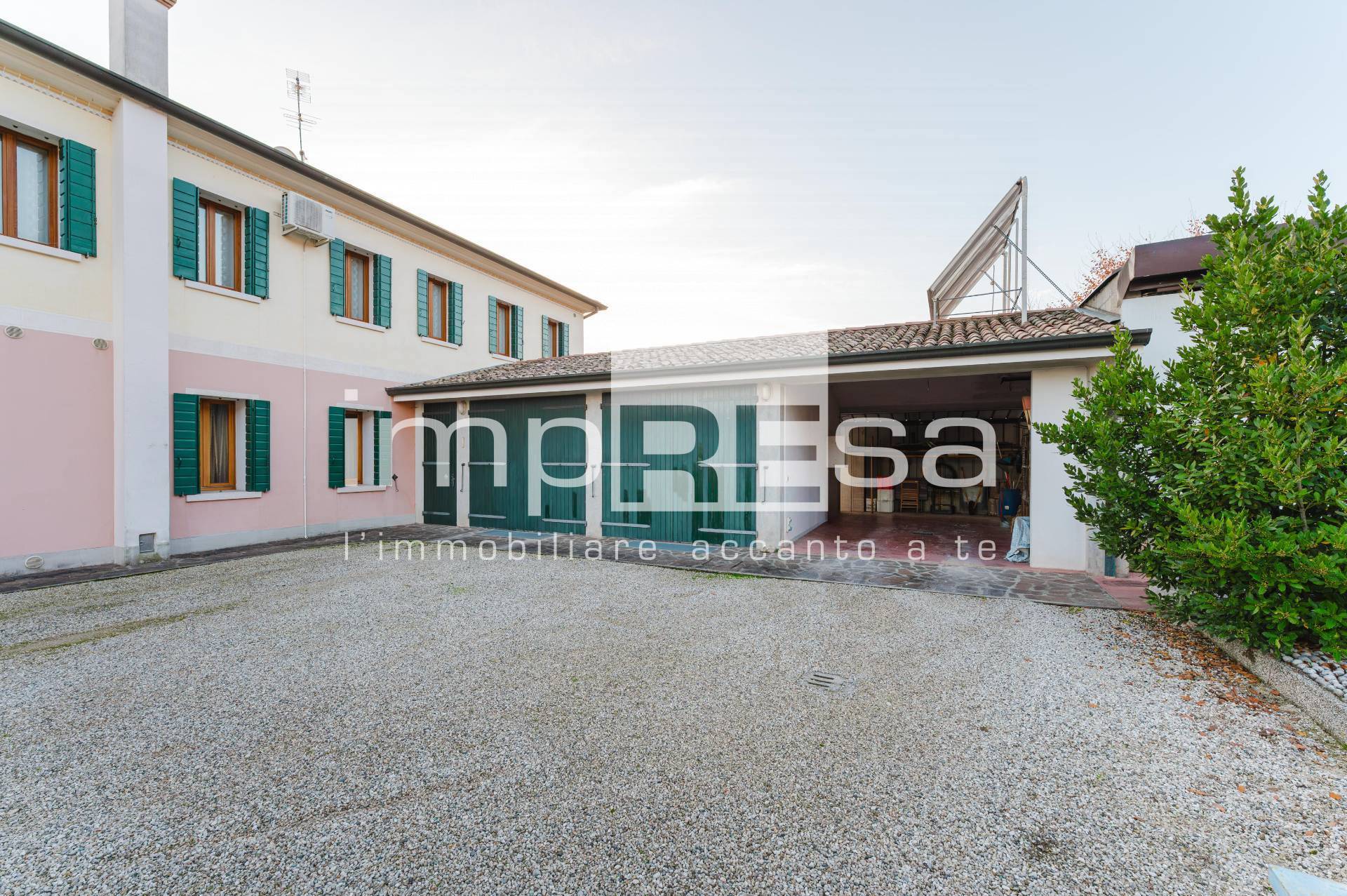 Villa in vendita a Montebelluna, Caonada