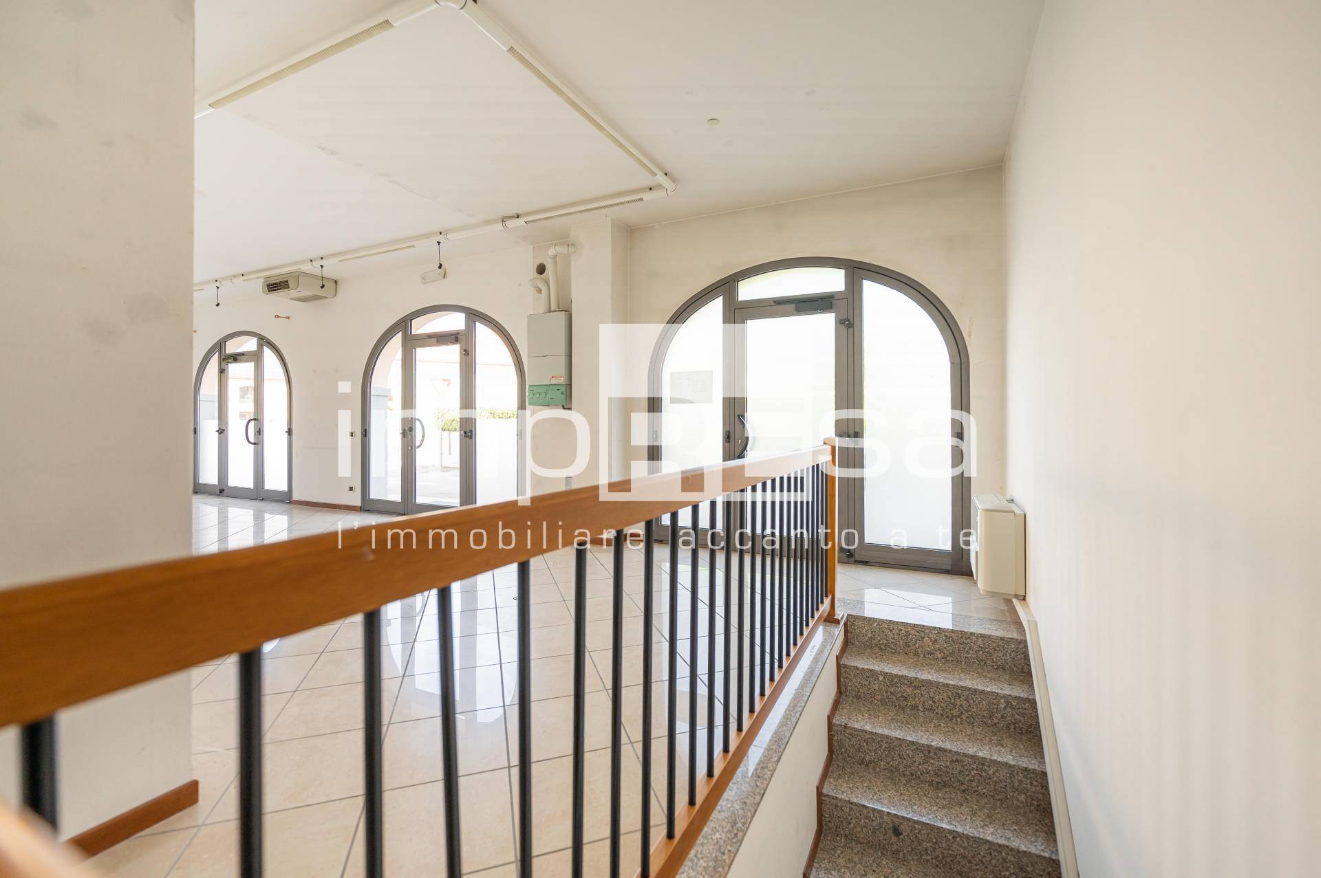 Negozio in vendita a Montebelluna, Biadene