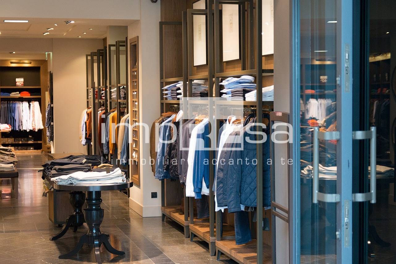 Ufficio in vendita a Montebelluna, Biadene