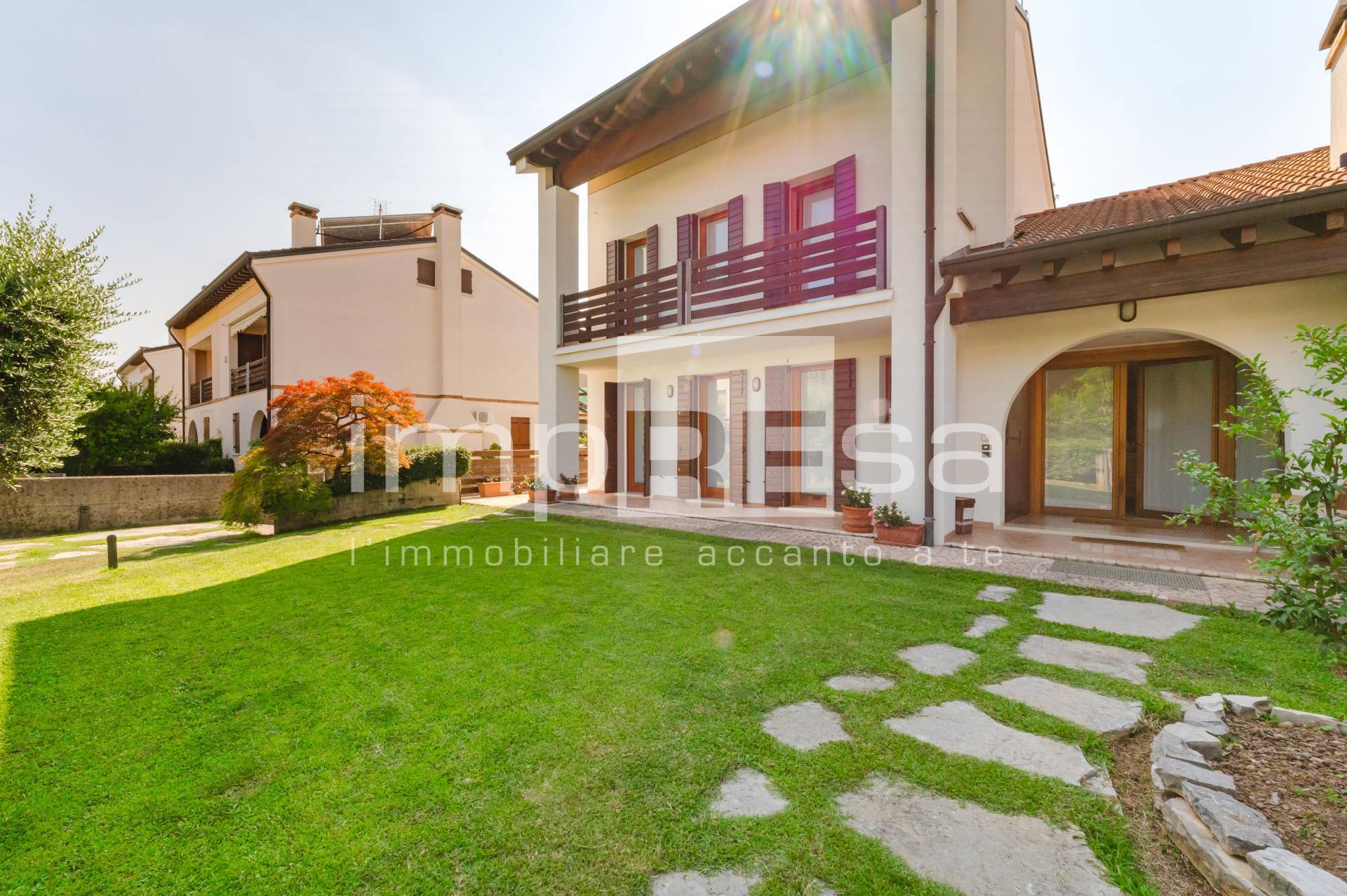 Abbinata/Bifamiliare in vendita a Montebelluna, Contea