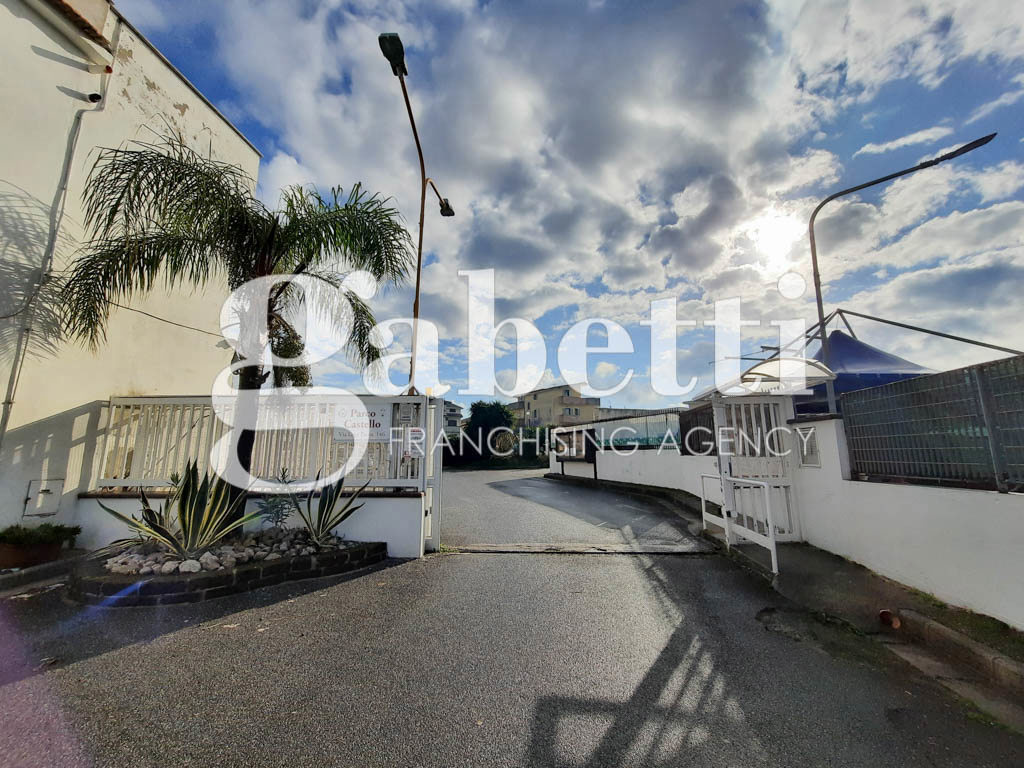 Casa indipendente con giardino a Giugliano in Campania