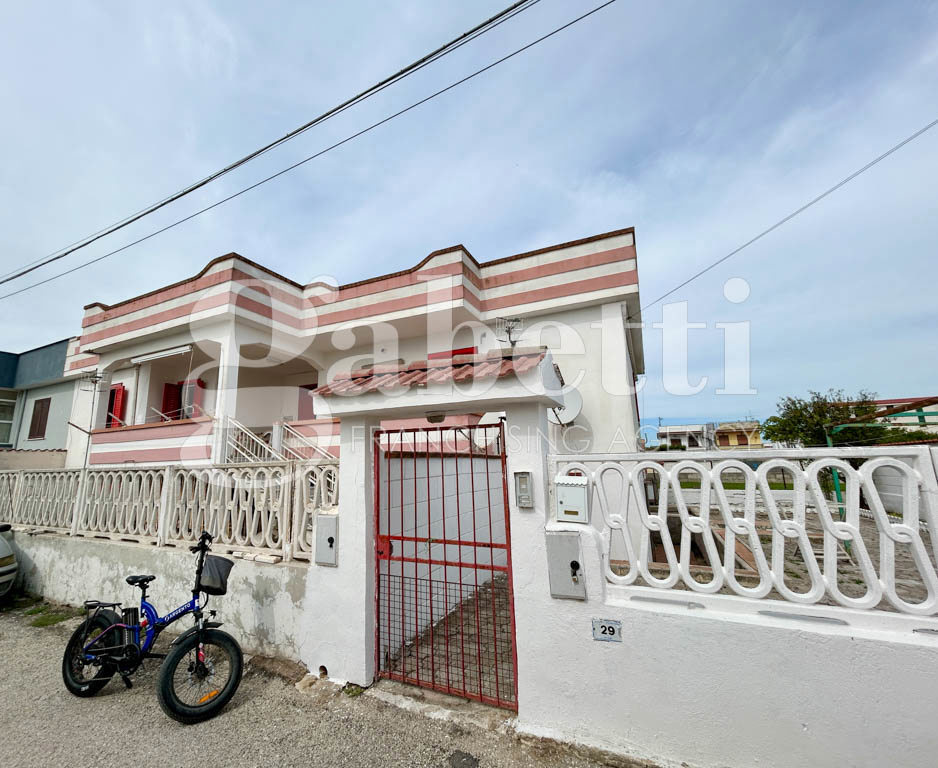 Villa Bifamiliare con box doppio a Castel Volturno