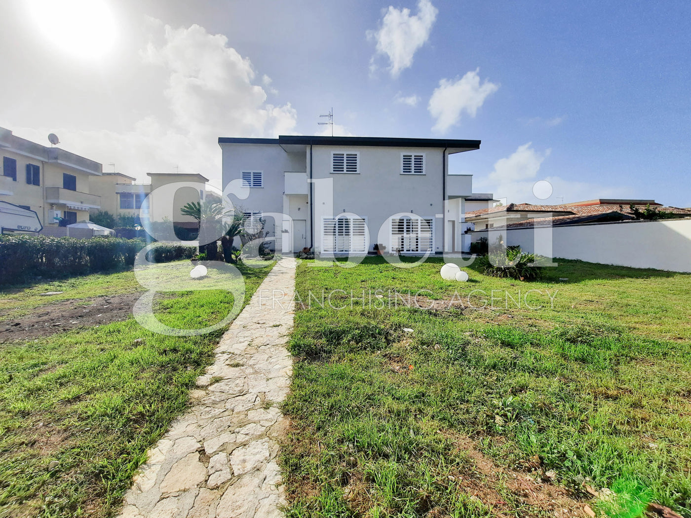 Villa ristrutturata a Giugliano in Campania