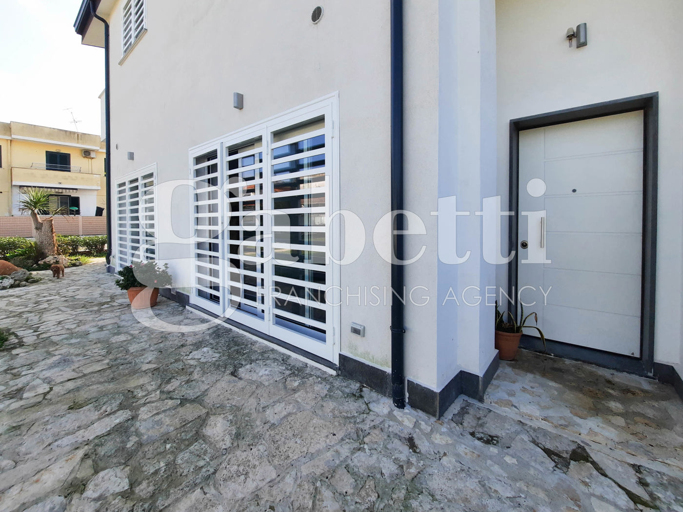 Villa ristrutturata a Giugliano in Campania