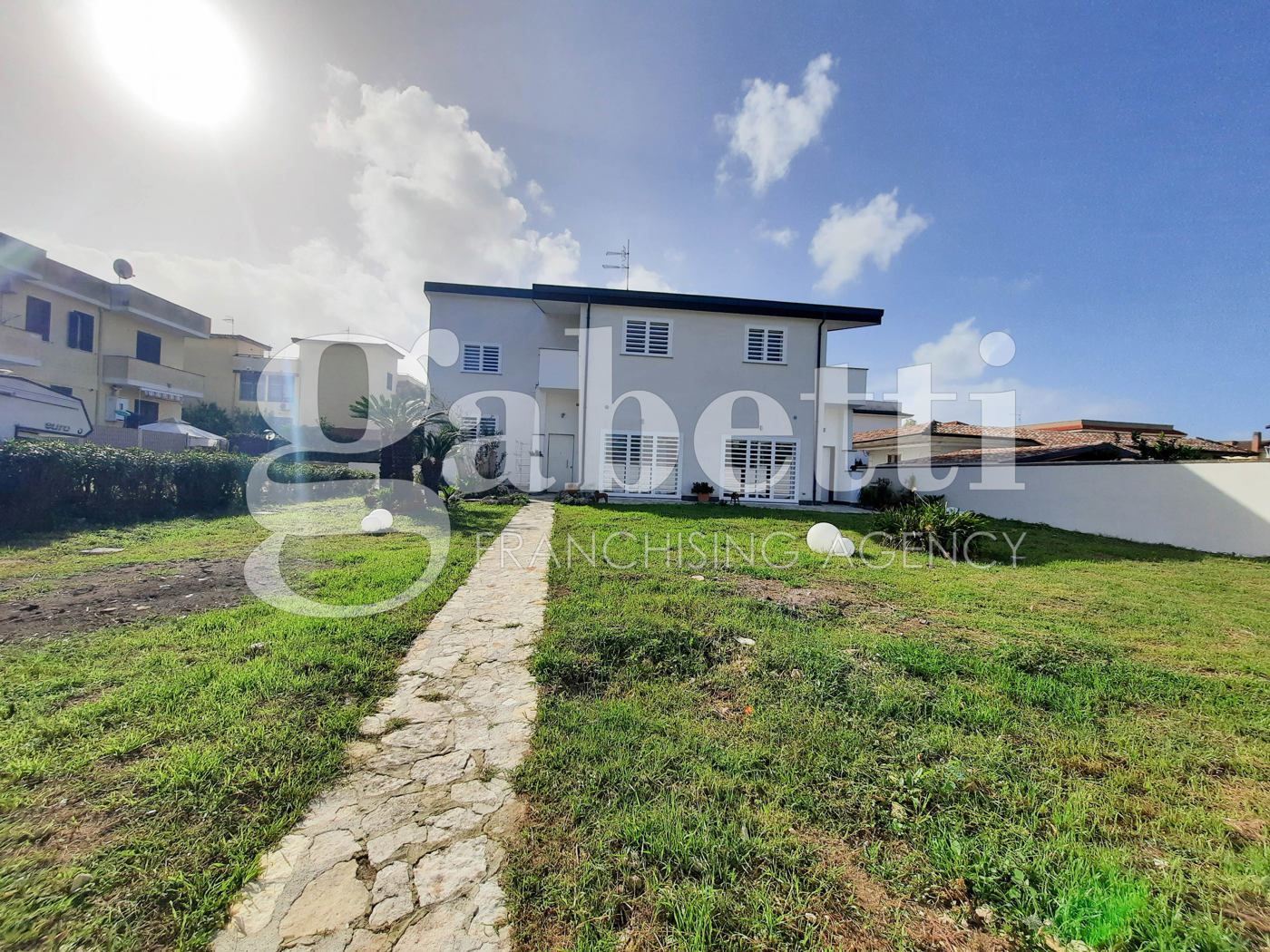 Villa ristrutturata a Giugliano in Campania