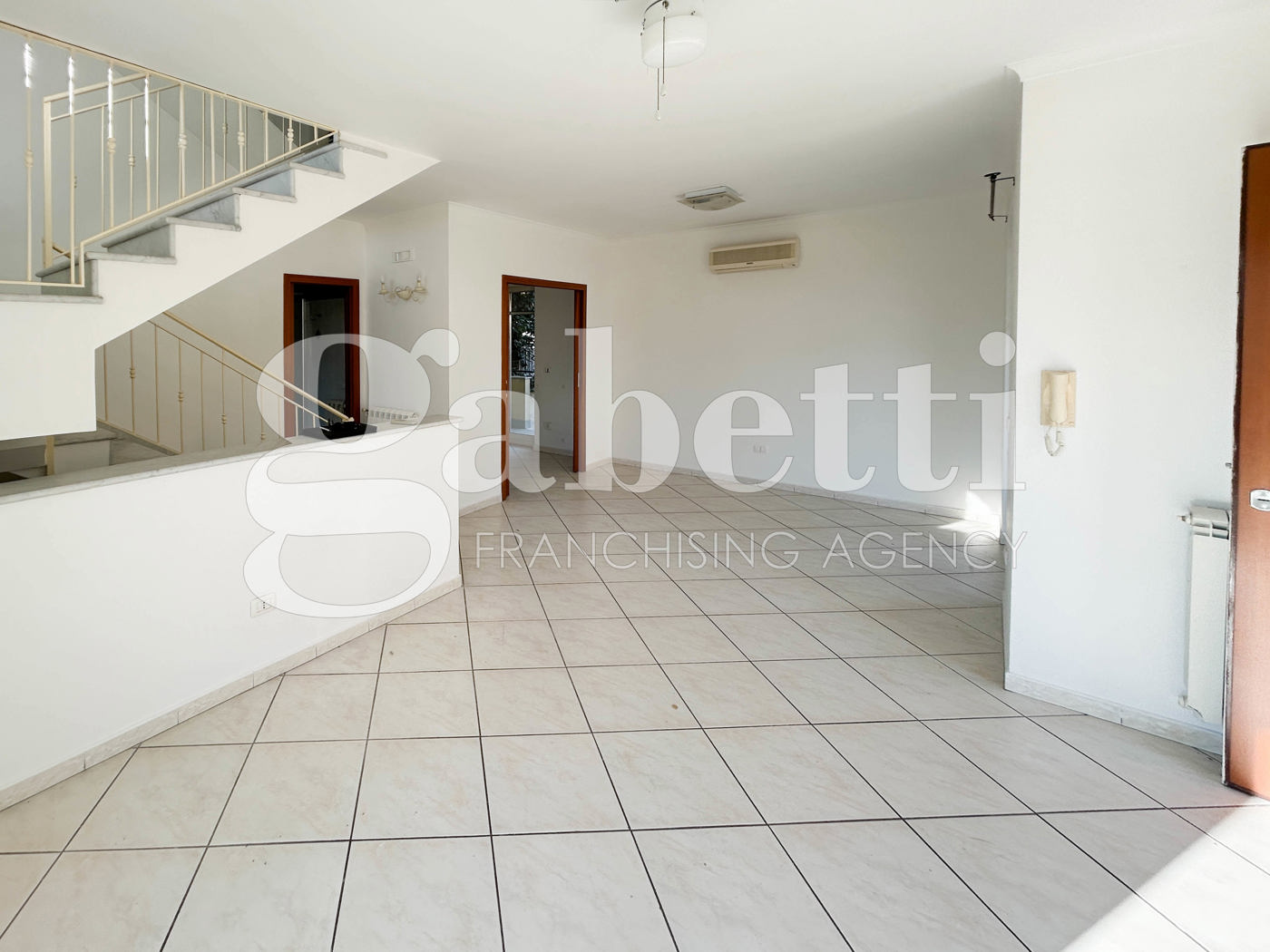 Villa arredata in affitto a Giugliano in Campania