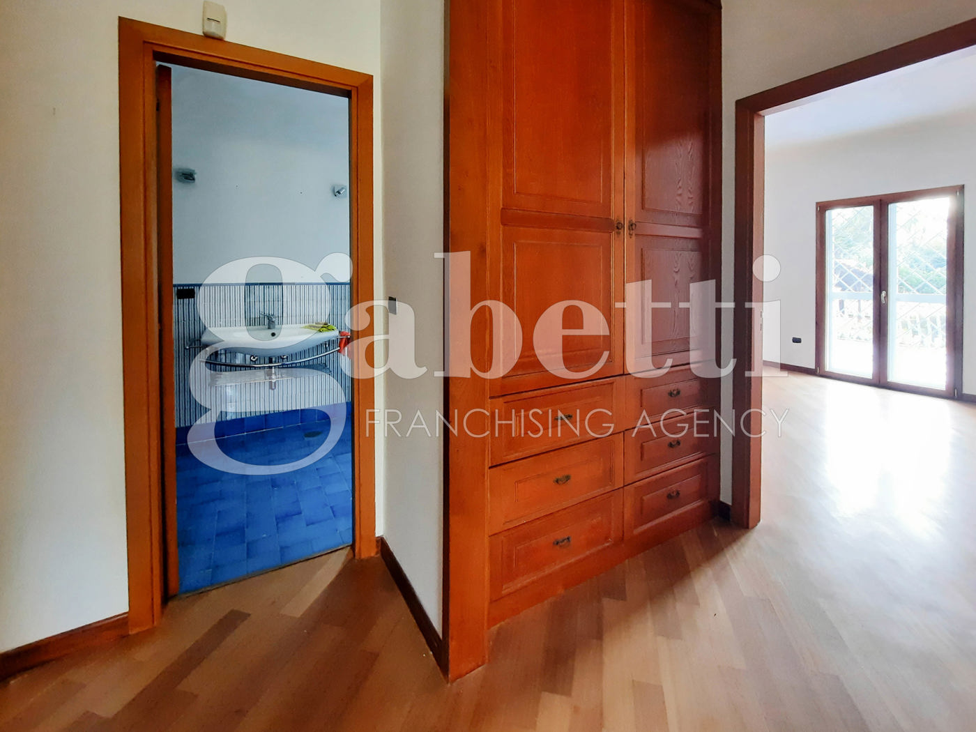 Trilocale ristrutturato a Giugliano in Campania