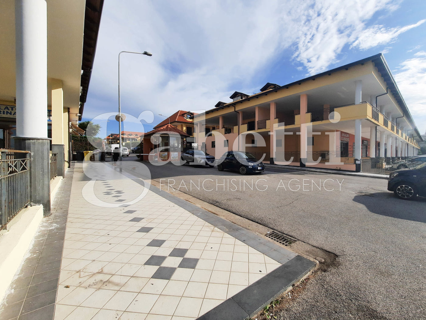 Box/Garage 51mq in vendita a Giugliano in Campania