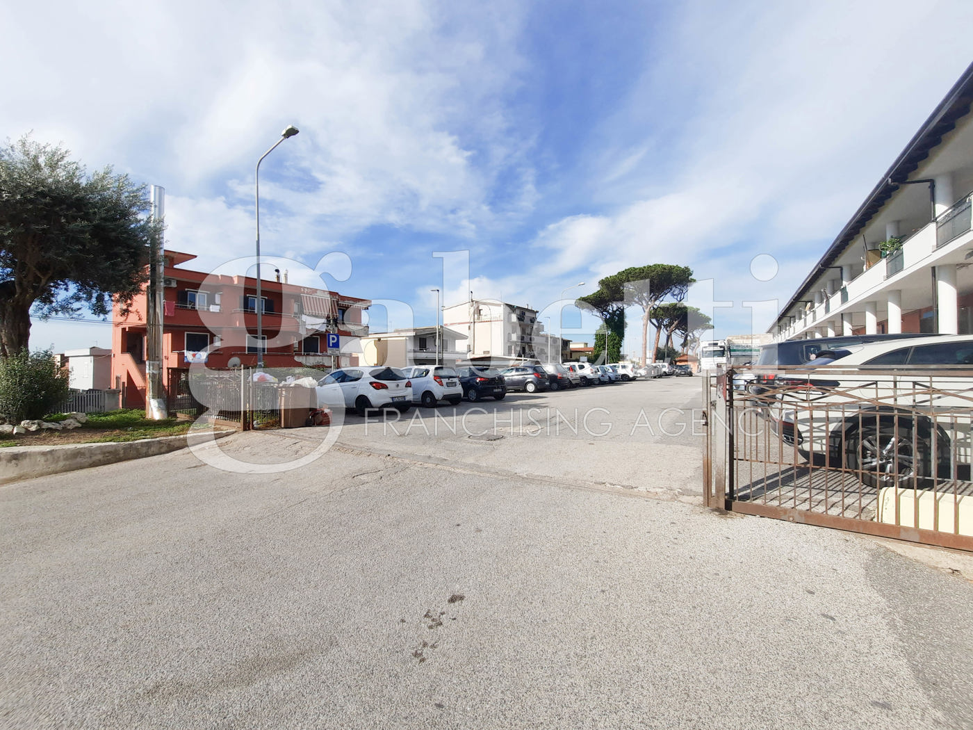 Box/Garage 51mq in vendita a Giugliano in Campania