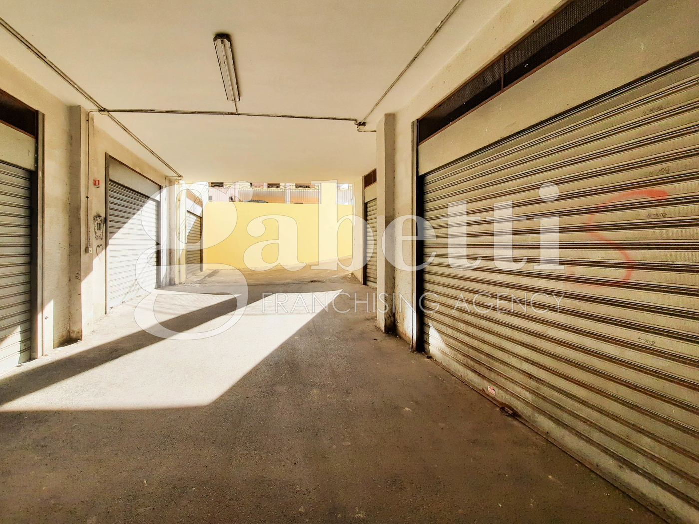 Box/Garage 51mq in vendita a Giugliano in Campania