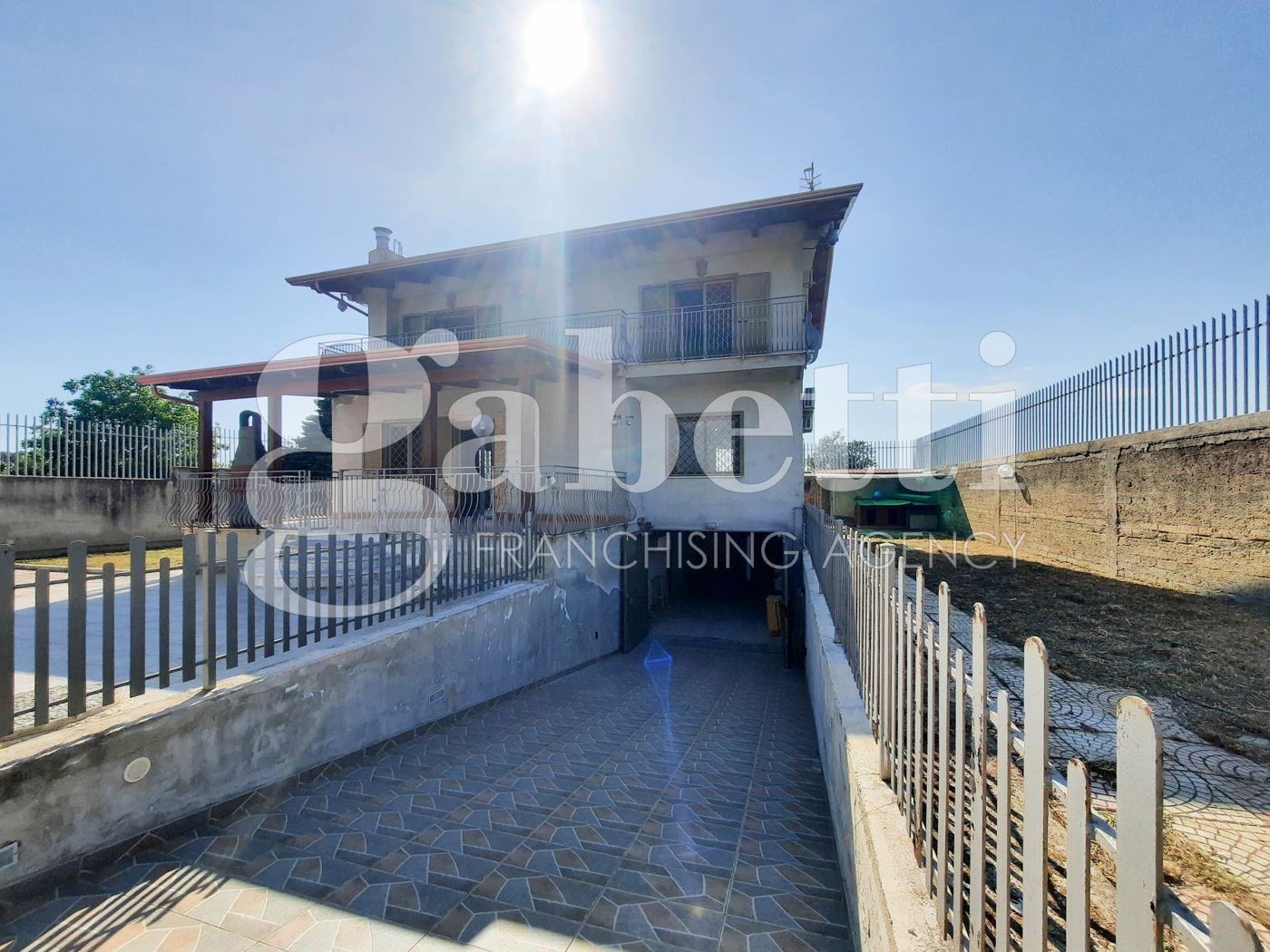 Villa ristrutturata a Giugliano in Campania