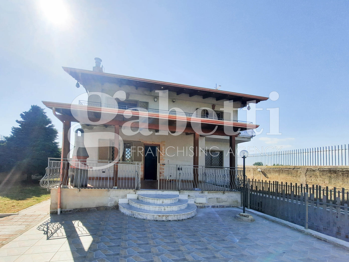 Villa ristrutturata a Giugliano in Campania