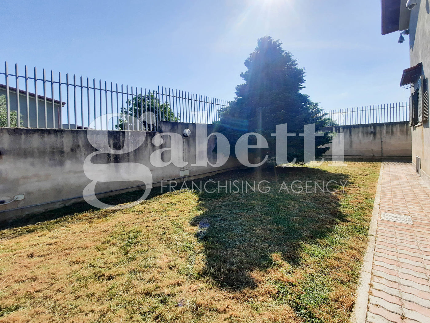 Villa ristrutturata a Giugliano in Campania