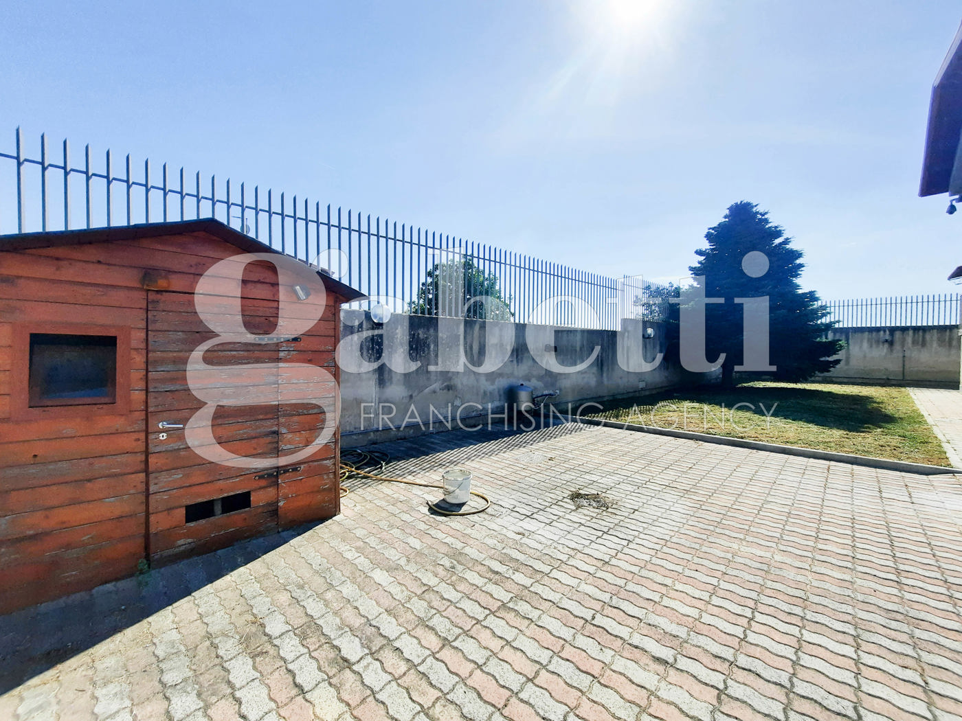 Villa ristrutturata a Giugliano in Campania