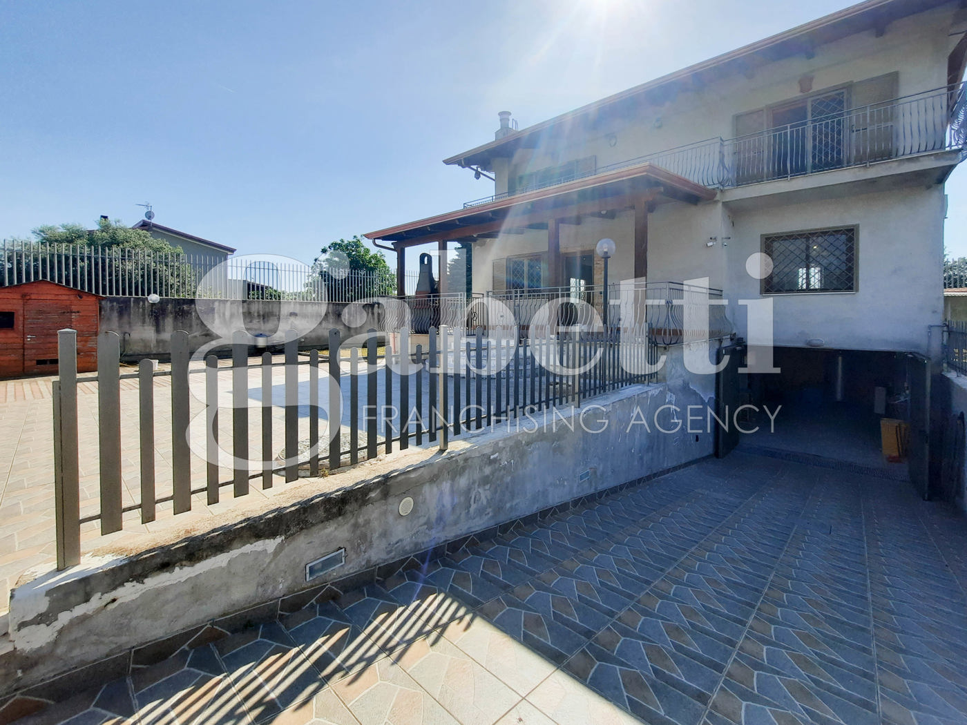 Villa ristrutturata a Giugliano in Campania