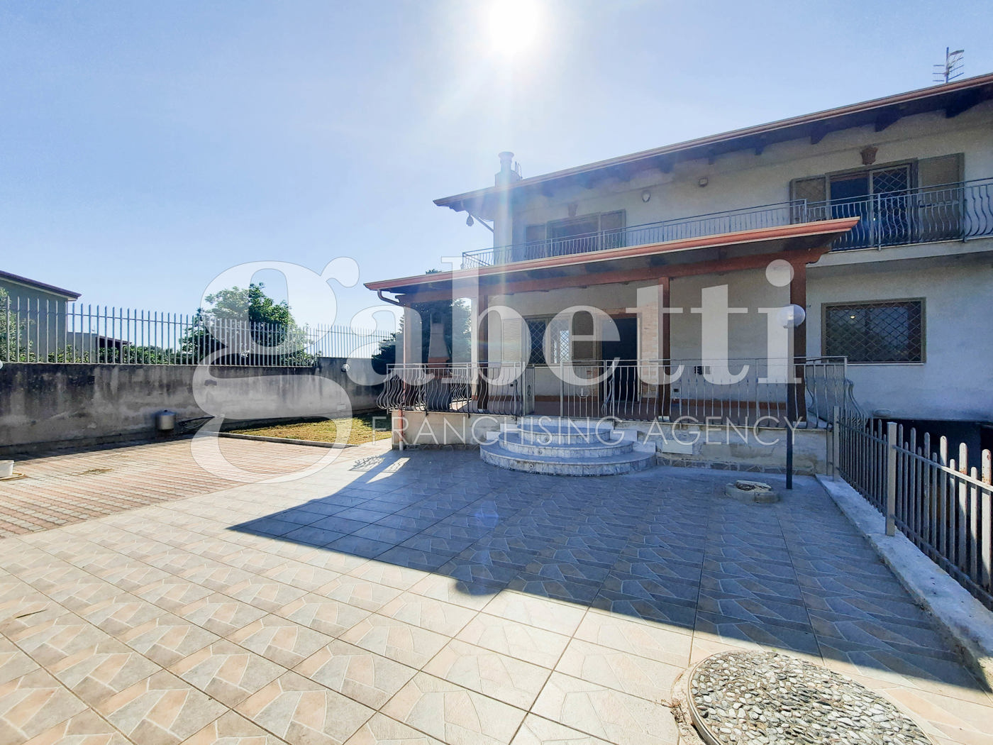 Villa ristrutturata a Giugliano in Campania