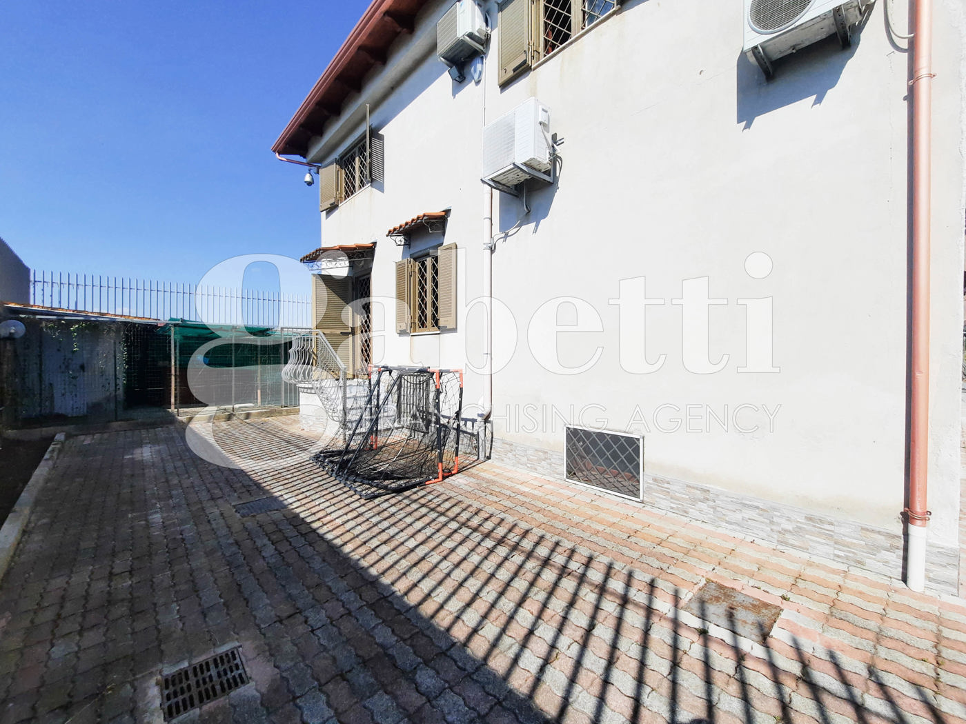 Villa ristrutturata a Giugliano in Campania