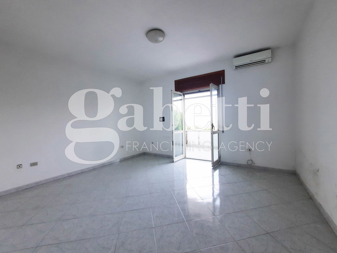 Quadrilocale in affitto a Pozzuoli