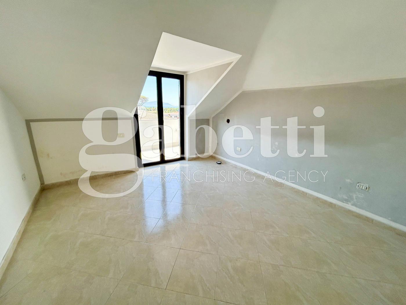 Trilocale in affitto a Giugliano in Campania
