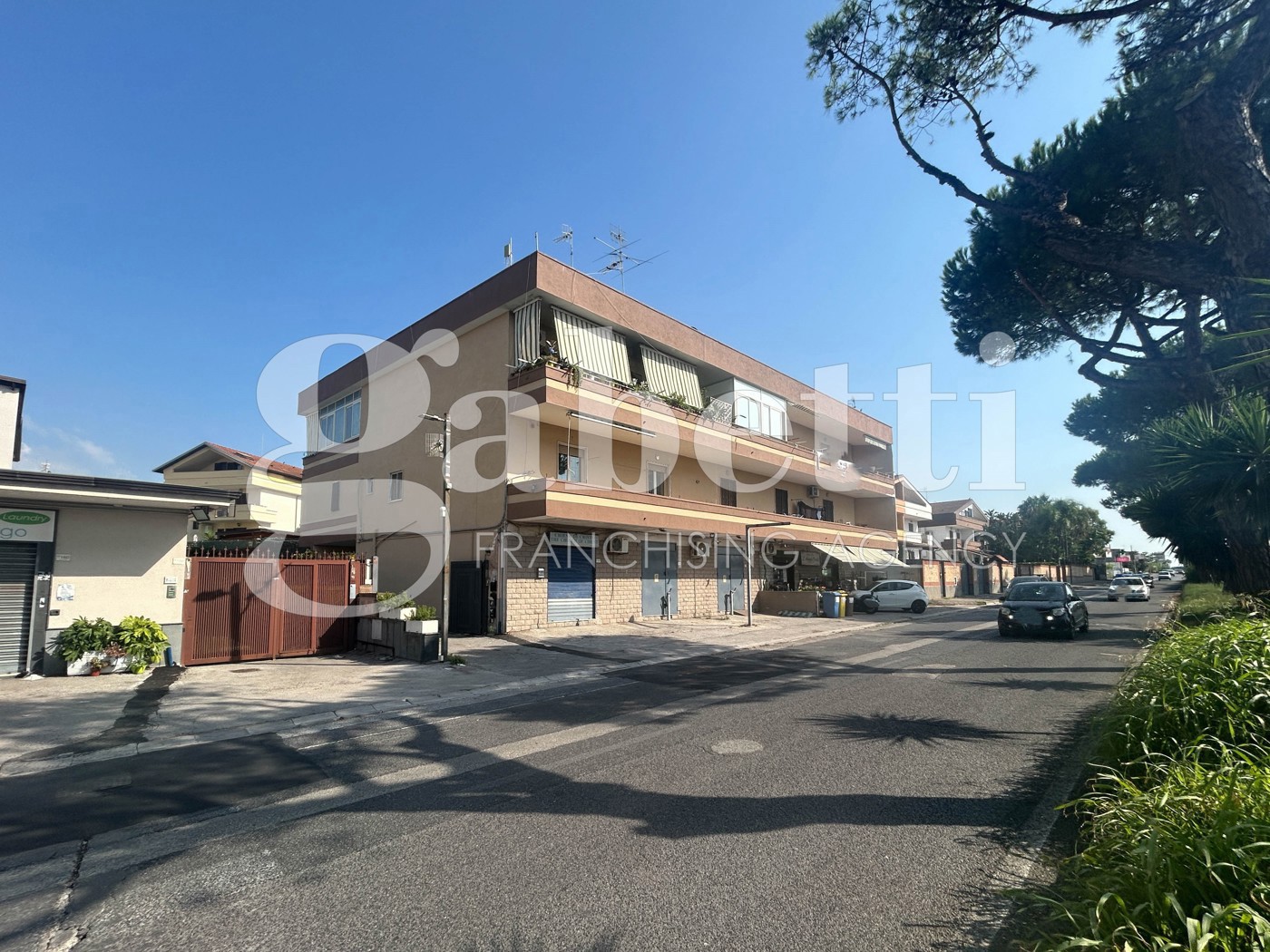 Quadrilocale con box doppio a Giugliano in Campania