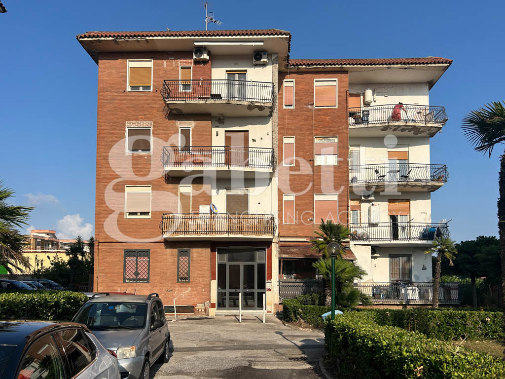 Trilocale da ristrutturare a Giugliano in Campania