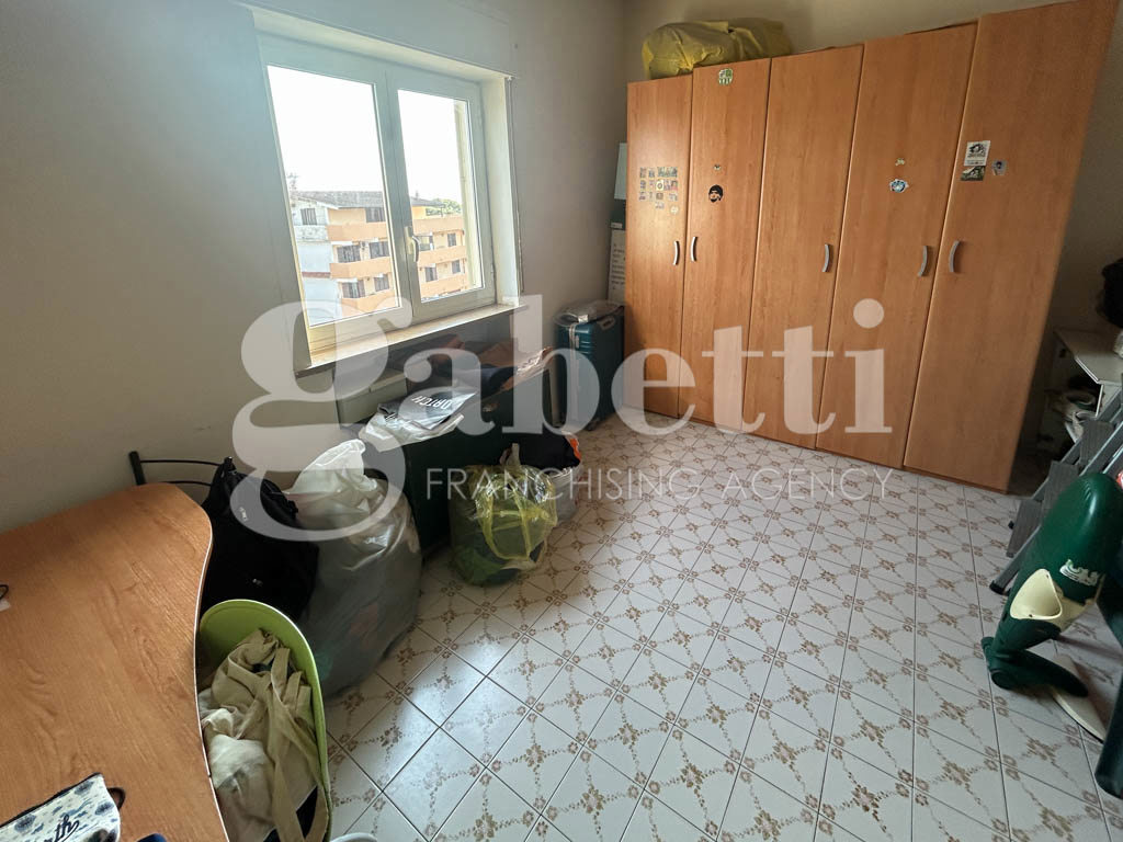 Trilocale da ristrutturare a Giugliano in Campania