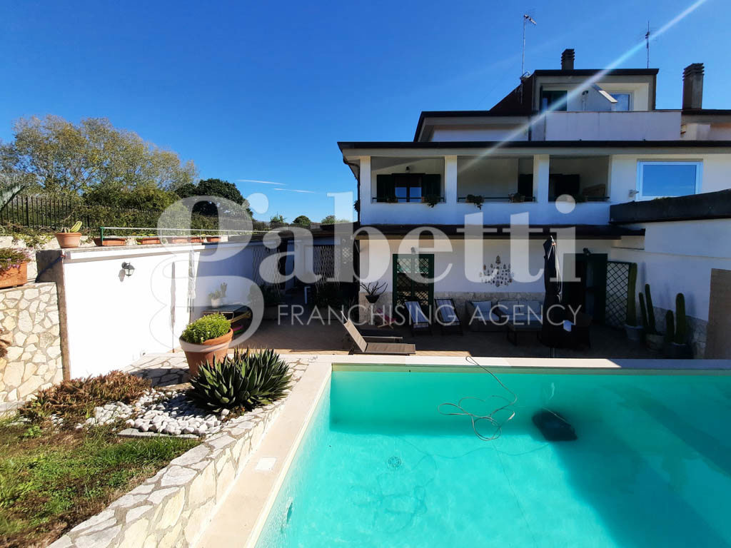 Villa con giardino a Giugliano in Campania