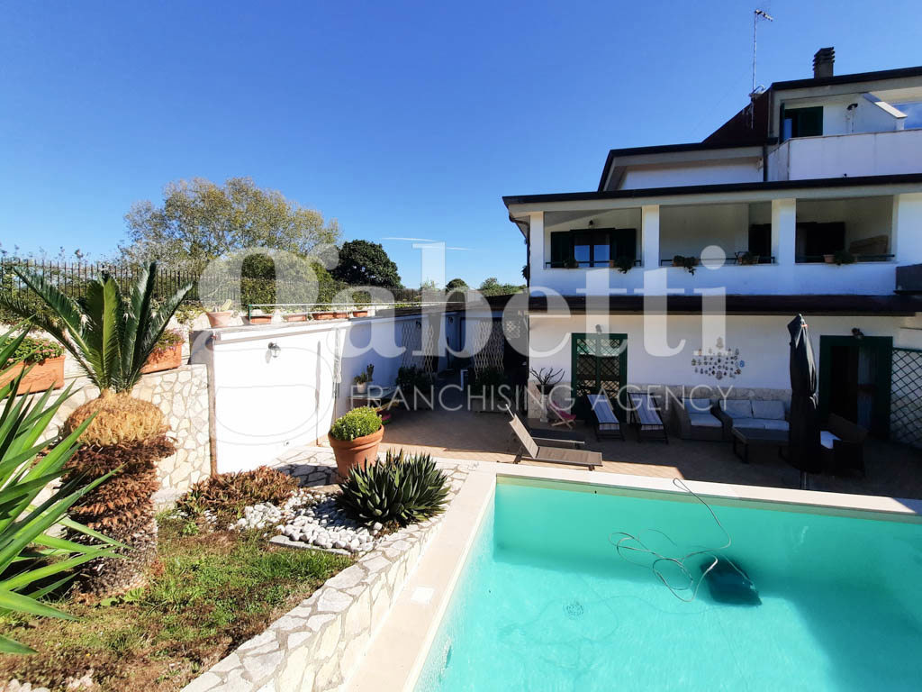 Villa con giardino a Giugliano in Campania