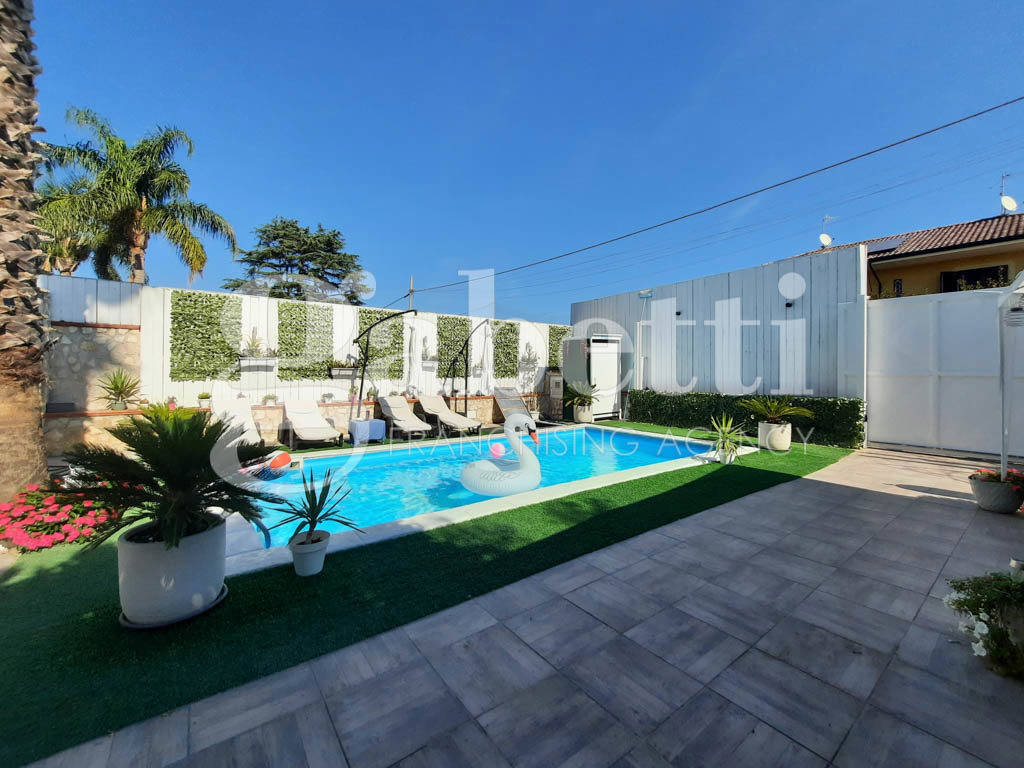 Trilocale con giardino a Giugliano in Campania