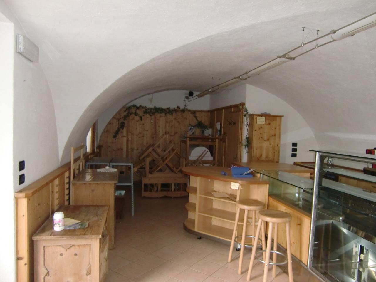 Locale commerciale in vendita a Moena