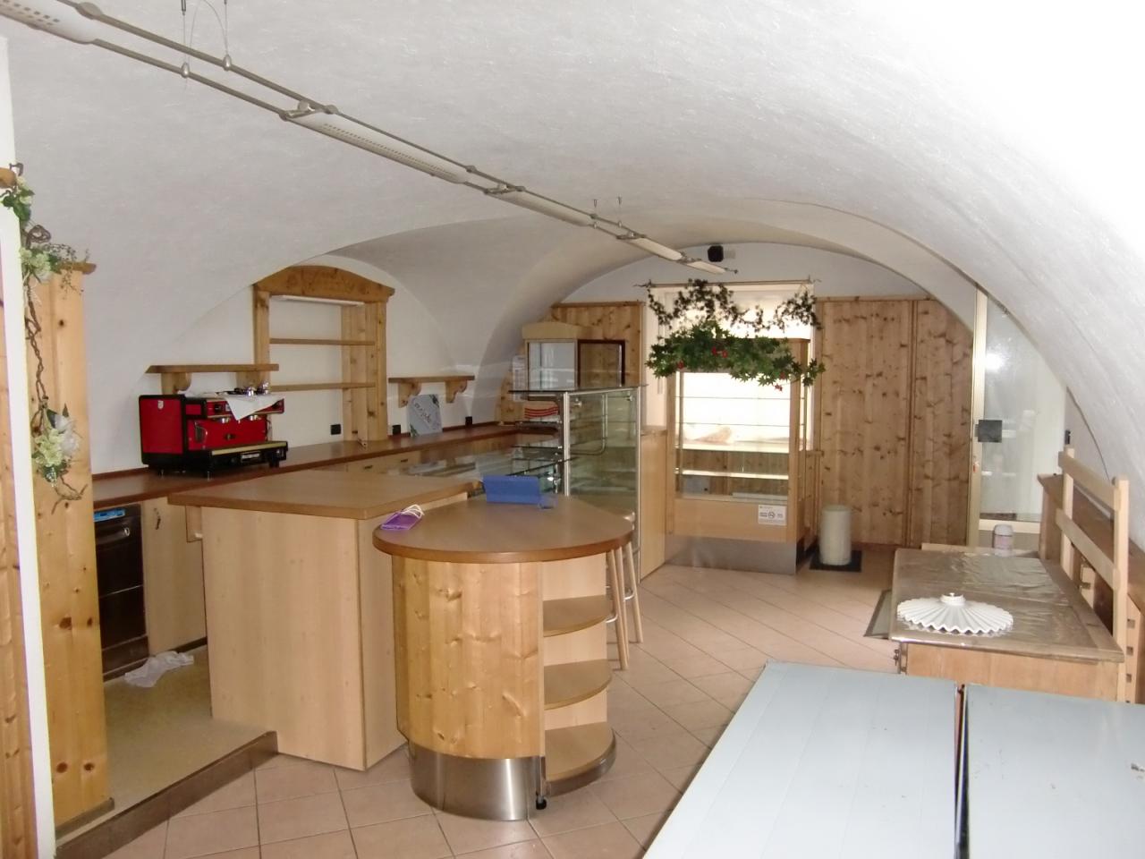 Locale commerciale in vendita a Moena