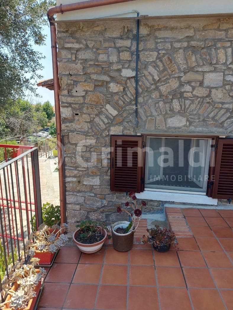 Casa indipendente con giardino a Cipressa