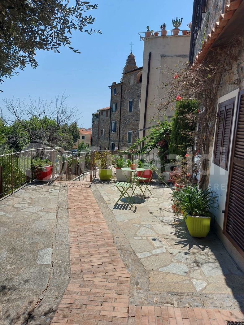 Casa indipendente con giardino a Cipressa