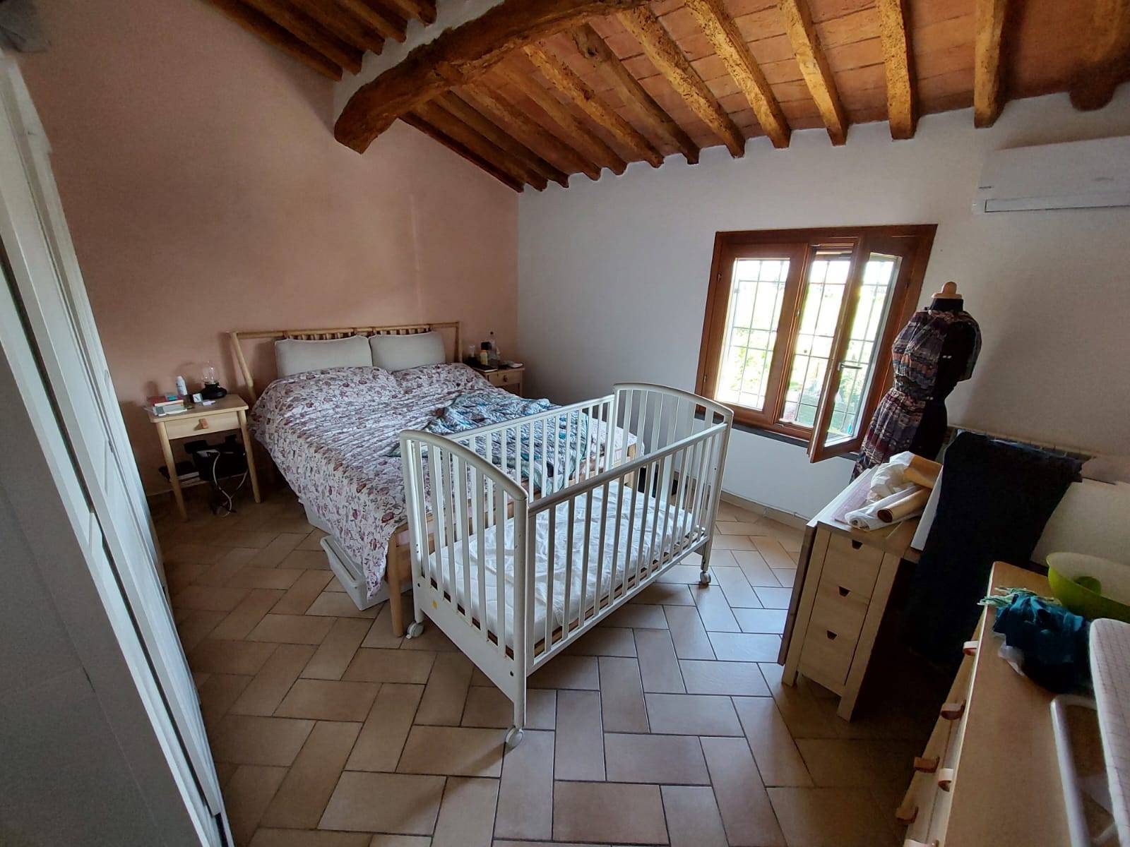 Casa indipendente arredata in affitto a Cascina
