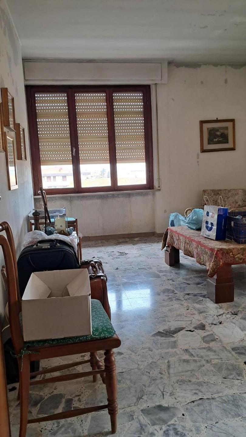 Appartamento con terrazzi a Cascina